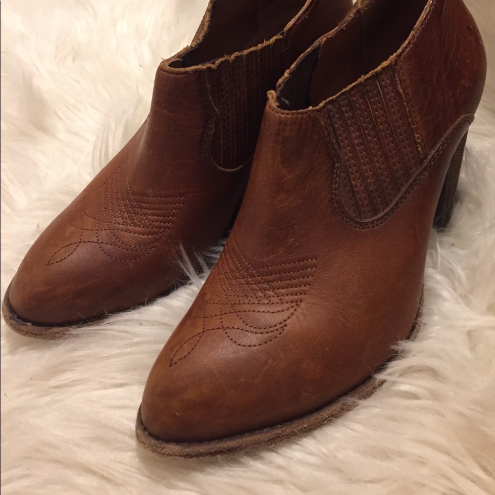 Frye 5.5 Cognac Leather Ankle Booties